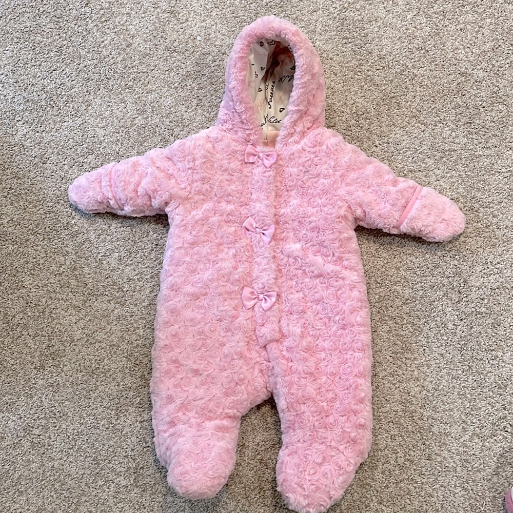 Juicy Couture Baby Girl Chunky Plush Sherpa Pram in Light Pink Size 3-6 Month